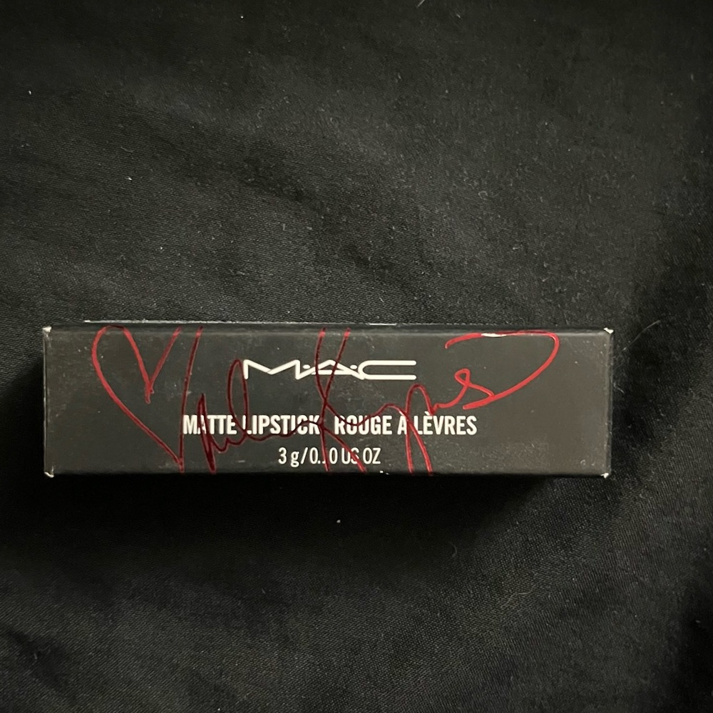 MAC Matte Lipstick VIVA GLAM MILEY CYRUS 2